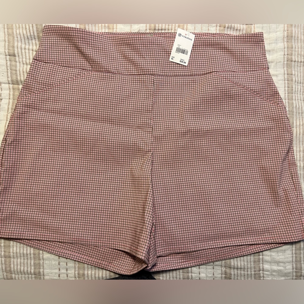 Versona Shorts